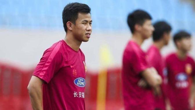 九游体育-包含国足东亚杯首开记录，1-0小胜香港队逃离垫底，滑跪庆祝的词条