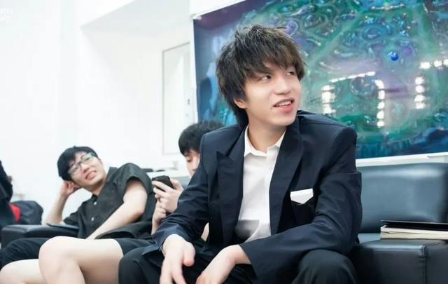 九游体育-JDG下血本？LPL第三阶段继续补强，签厂长冲击S赛，网友：真有钱的简单介绍