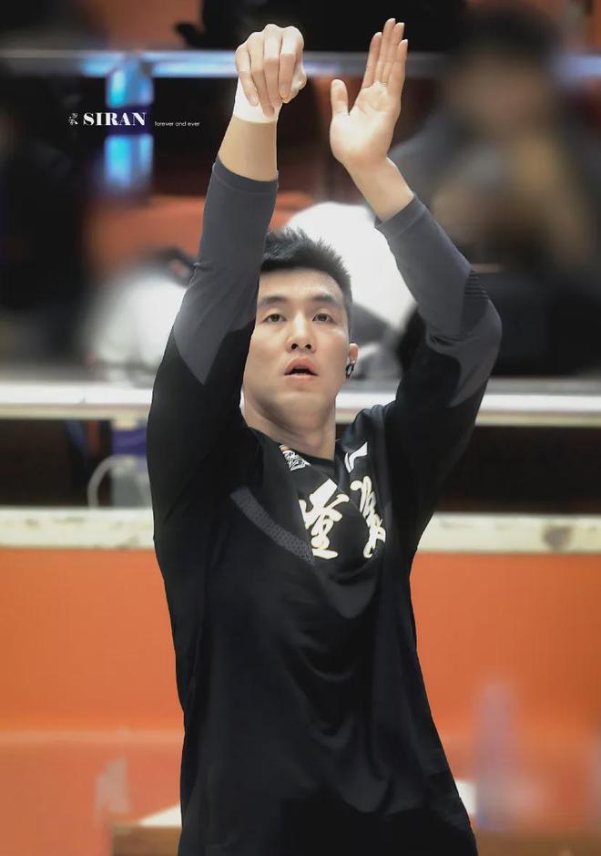 九游体育-郭艾伦21赛季总决赛个人集锦，场均得到25分4板7助