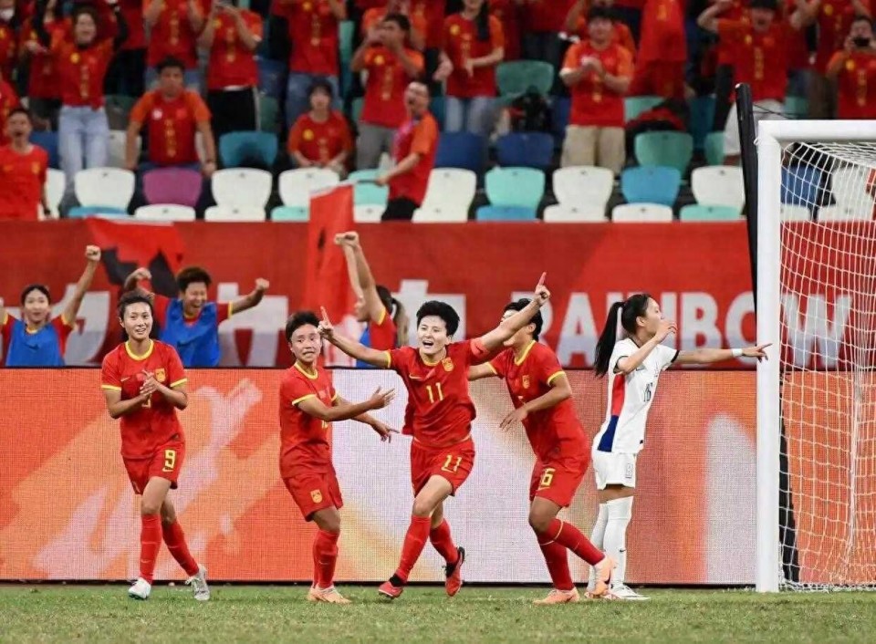 竞技场上战不休，中国女足选手取得辉煌战绩的简单介绍